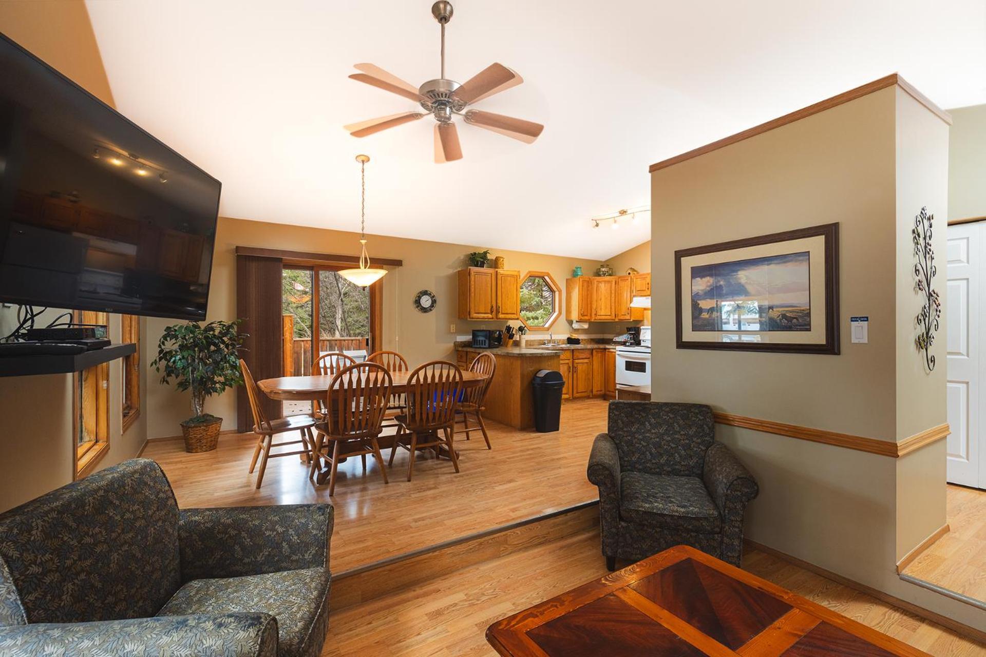 Overlander Mountain Lodge แจสเปอร์ ภายนอก รูปภาพ