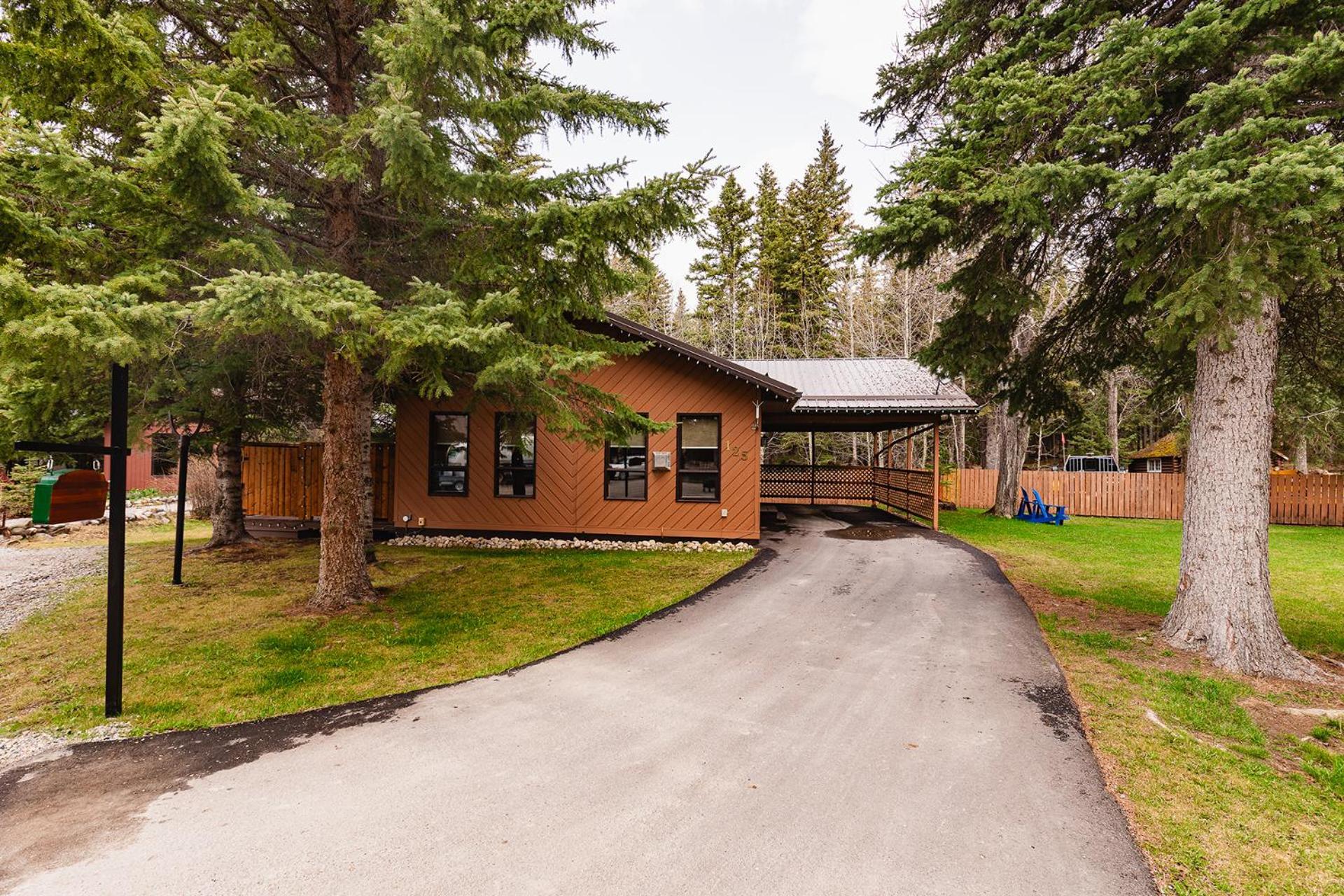 Overlander Mountain Lodge แจสเปอร์ ภายนอก รูปภาพ